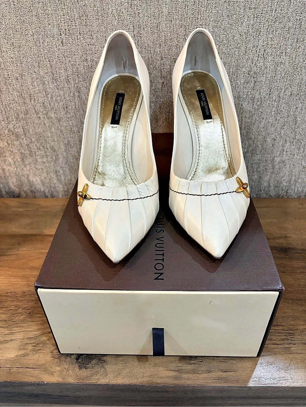Louis Vuitton Pointed-Toe Heels in White